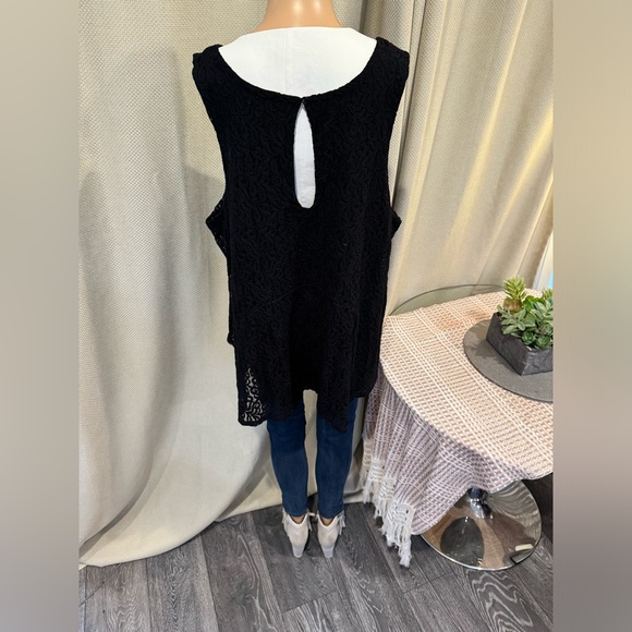 27 inches PTP 28 inches black no sleeve lace over top - Picture 8 of 9
